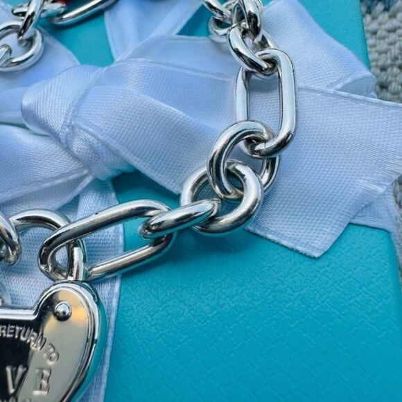 7.5" Tiffany & Co Heart Love Lock Bracelet in Silver - Picture 5 of 8
